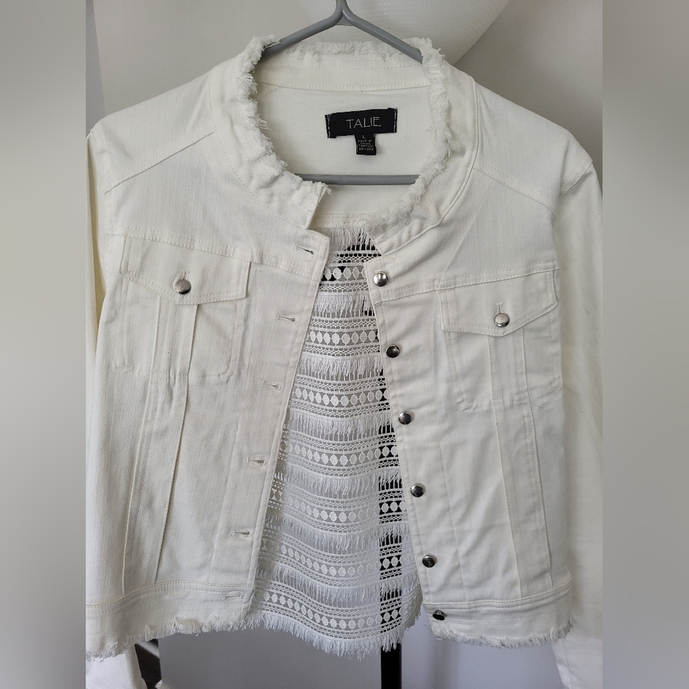 Women’s white denim jacket with patterned cut out back and frayed collar… - Picture 4 of 12